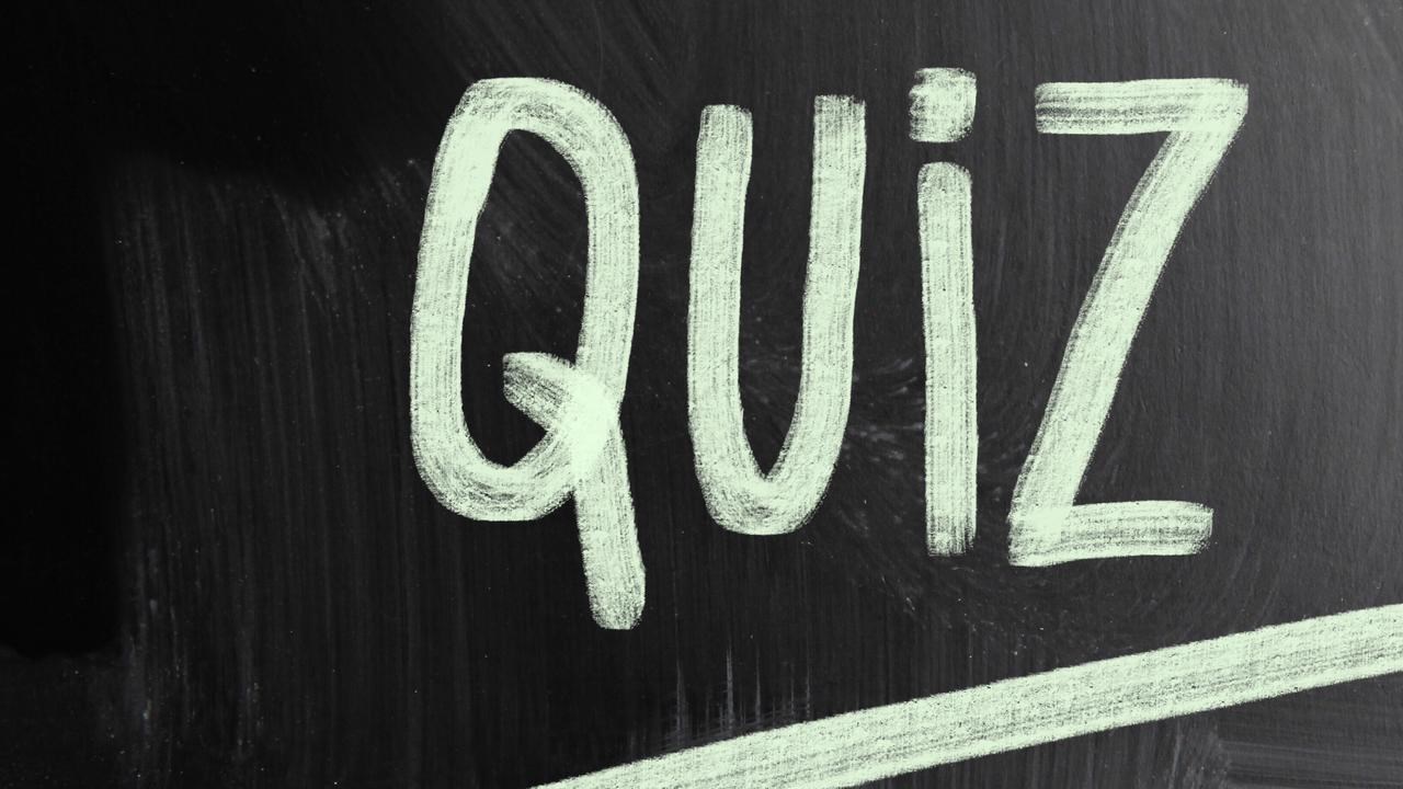 Svart tavla med ordet quiz skrivet.