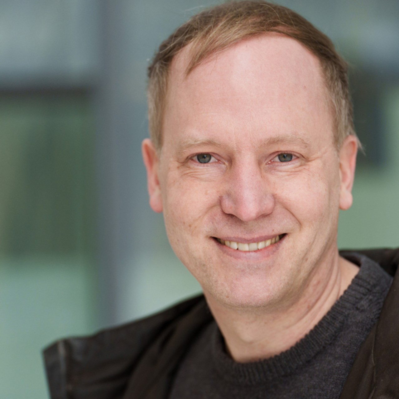 Porträtt på David Bäckström, forskare vid institutionen för klinisk vetenskap vid Umeå universitet.