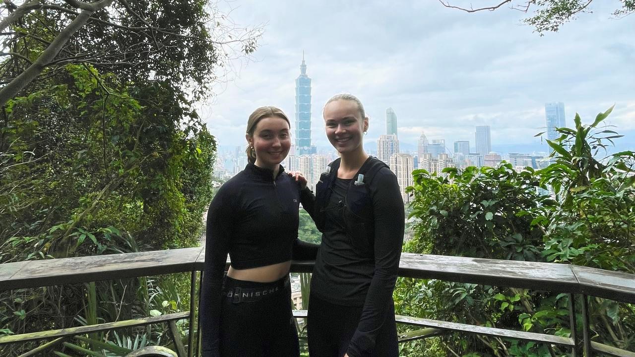Agnes Forsgren and Alice Jonsson on the top of the Elephant Mountain, a steep walking trail which gives you stunning views of the city of Taipei.
