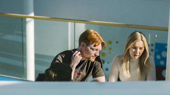 Umeå Universitet, Samhällsvetarhuset. Studenter pluggar.