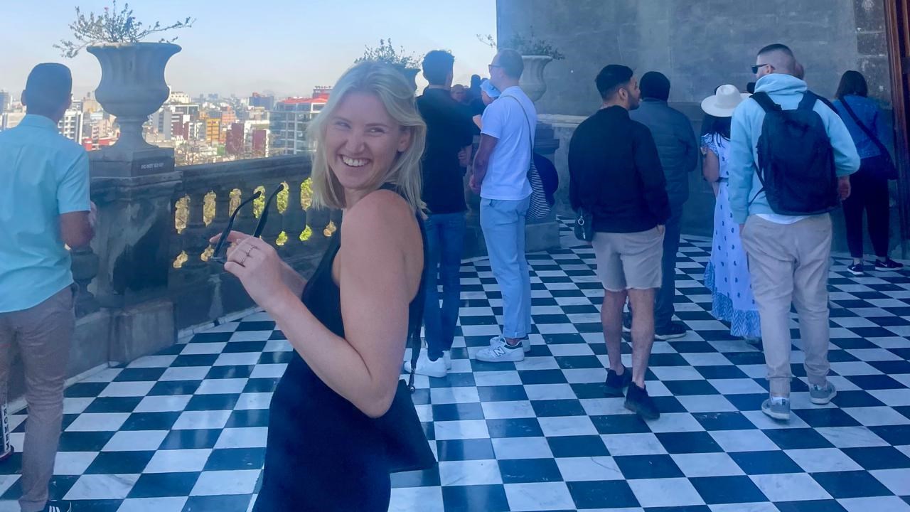 Mirjam Karlsson did her exchange studies in Mexiko. Here she can be seen standing on an outside terrass overlooking a city.