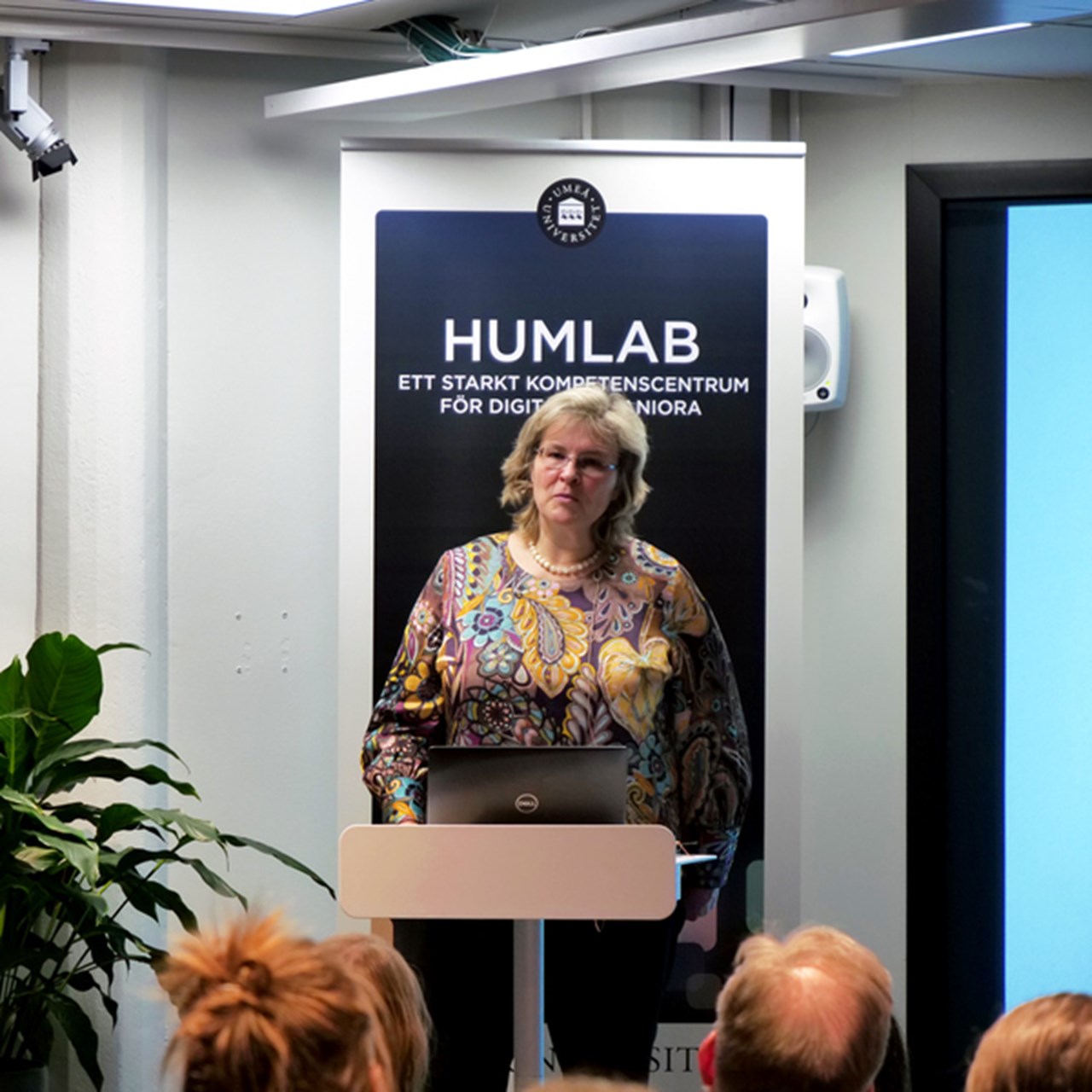 Alice Kempe holds speech at Humlab.