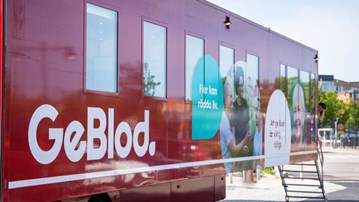 Blodbussen kommer till campus.