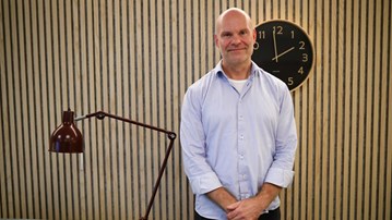 Porträtt på Tomas Sjögren