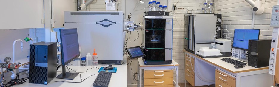 Lab with instruments