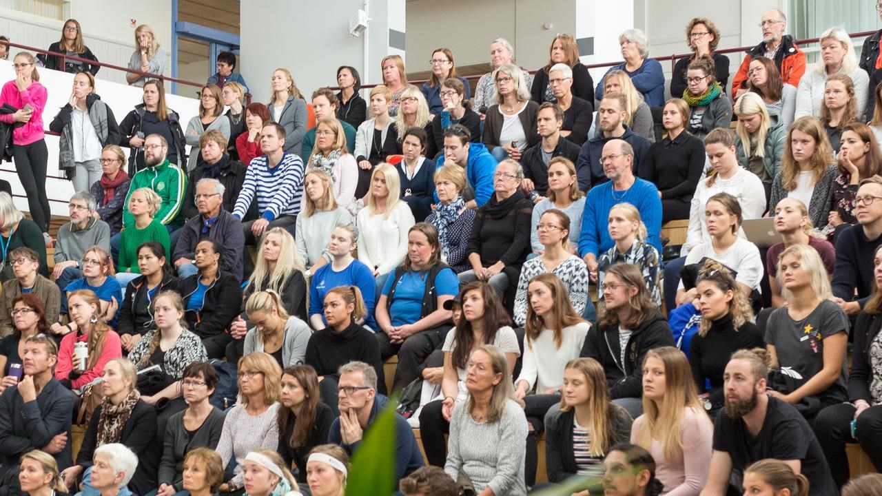 Deltagare motionerar vid Hälsans dag på campus september 2018.