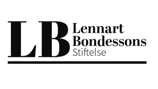 Logotyp för Lennart Bondessons Stiftelse. Den består av stora svarta bokstäver 'LB' till vänster och texten 'Lennart Bondessons Stiftelse' i mindre svart stil till höger. Under texten finns en horisontell svart linje.