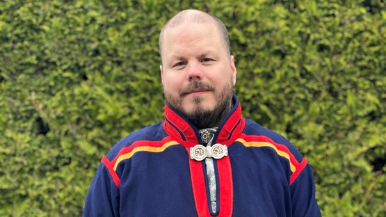 Porträttbild av Tobias Poggats.
