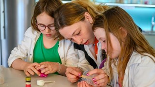 Kemilabb med badbomber på Curiosum