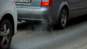 Bilar i kö i stadstrafik.