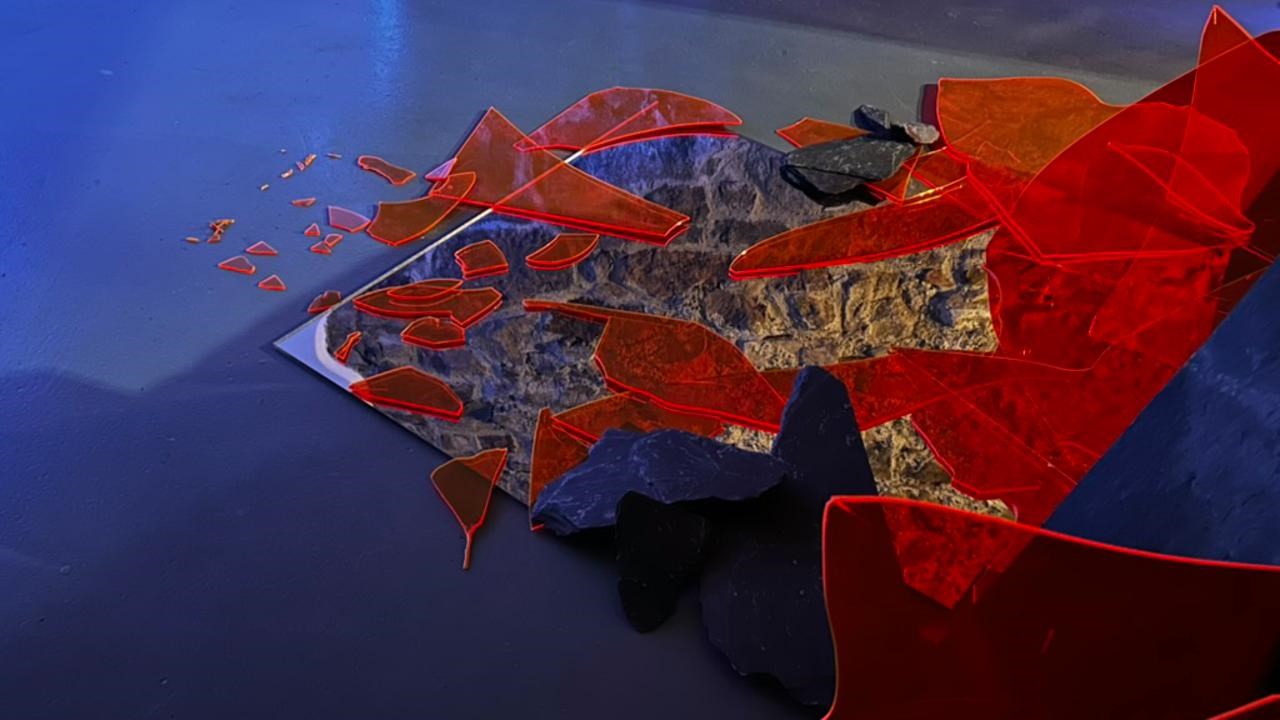 rött material på golv