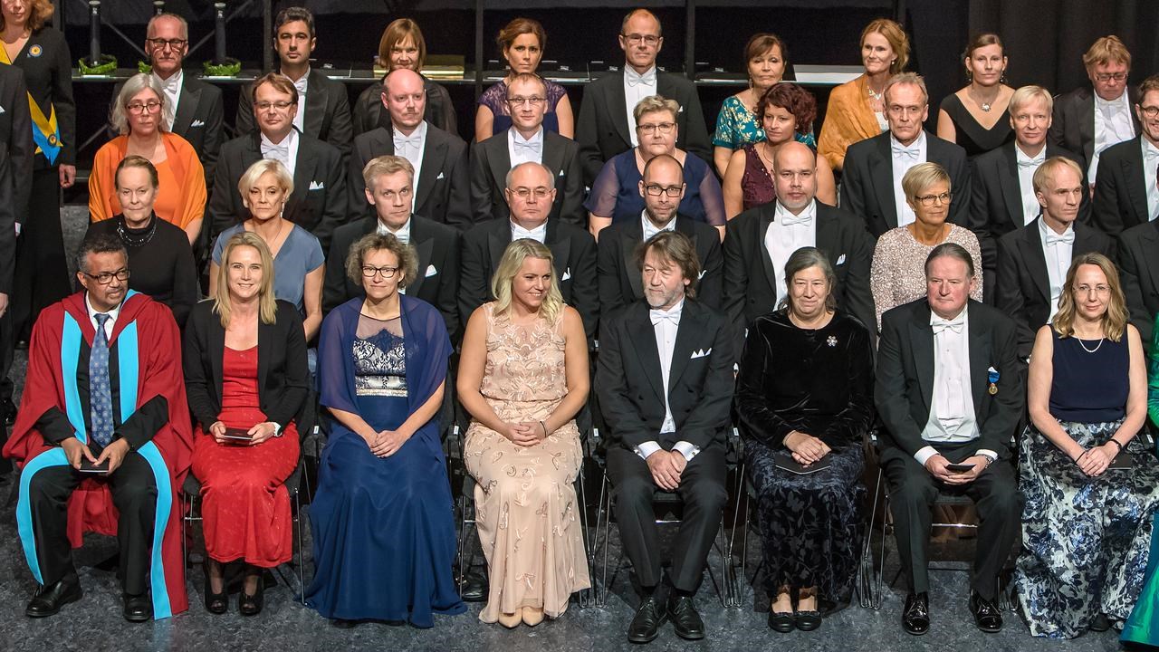 Exempel på deltagarnas klädsel vid ceremonin.