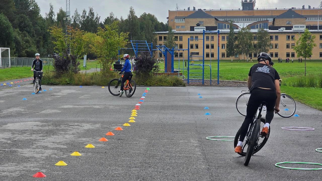 Prova triathlon H&auml;lsa p&aring; campus