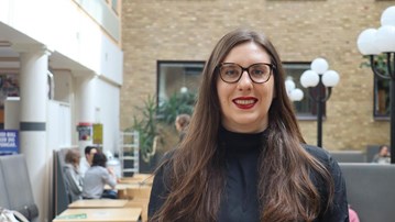 Porträttbild på Laura Carroll, Biträdande universitetslektor vid Institutionen för klinisk mikrobiologi