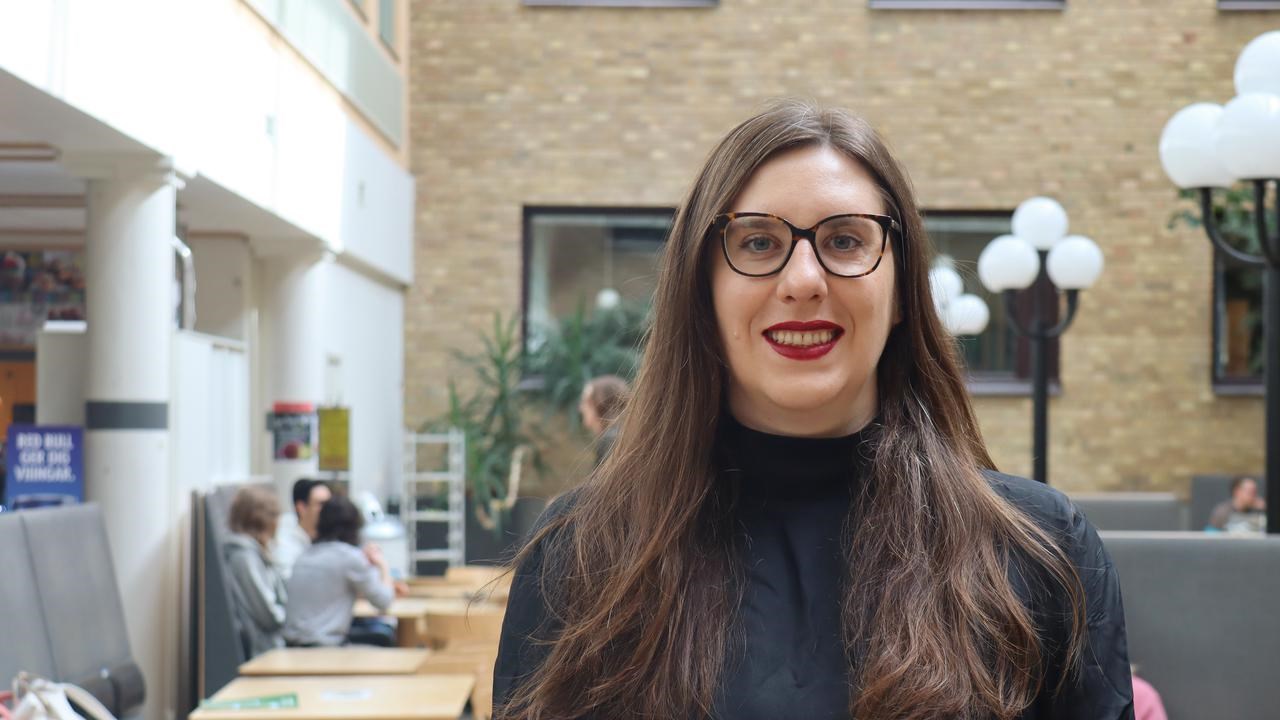 Portr&auml;ttbild p&aring; Laura Carroll, Bitr&auml;dande universitetslektor vid Institutionen f&ouml;r klinisk mikrobiologi