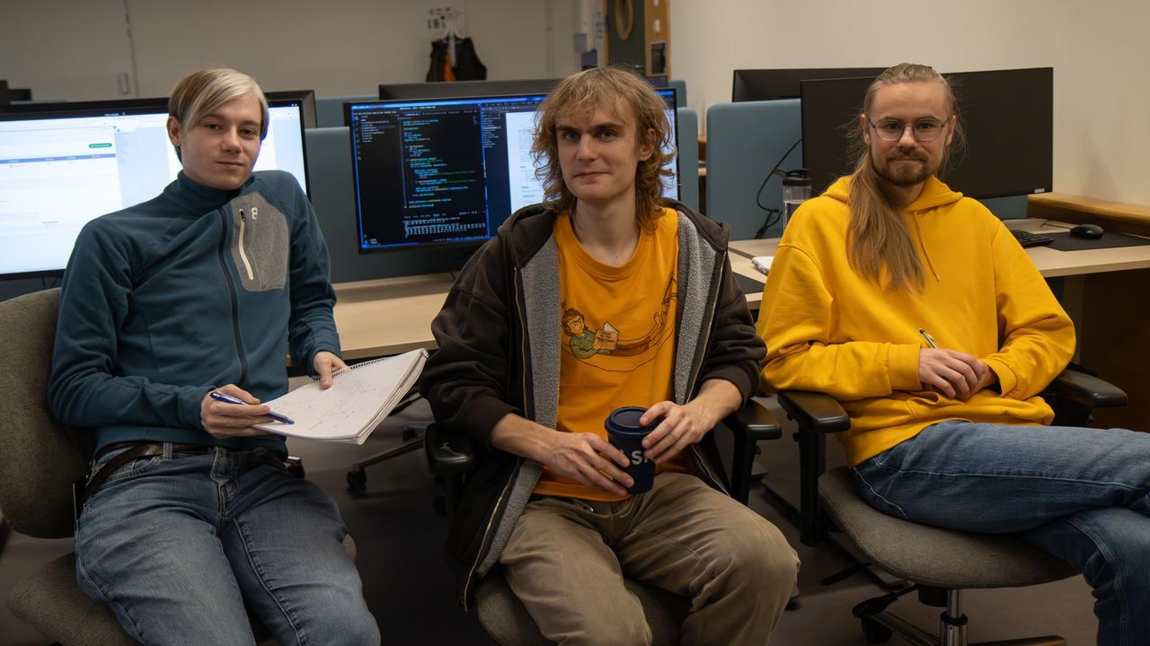 Simon, Ture och Algot, studenter och amanuenser vid Institutionen för datavetenskap