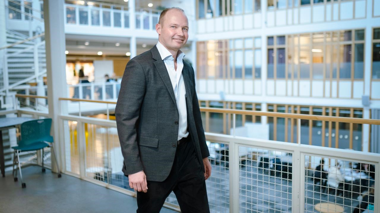 Mats G LarsonProfessor vid Institutionen för matematik och matematisk statistik