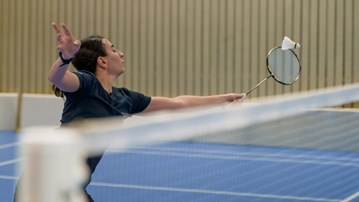 Romina Olyaee och Johan Azelius tränar Badminton inför SM veckan