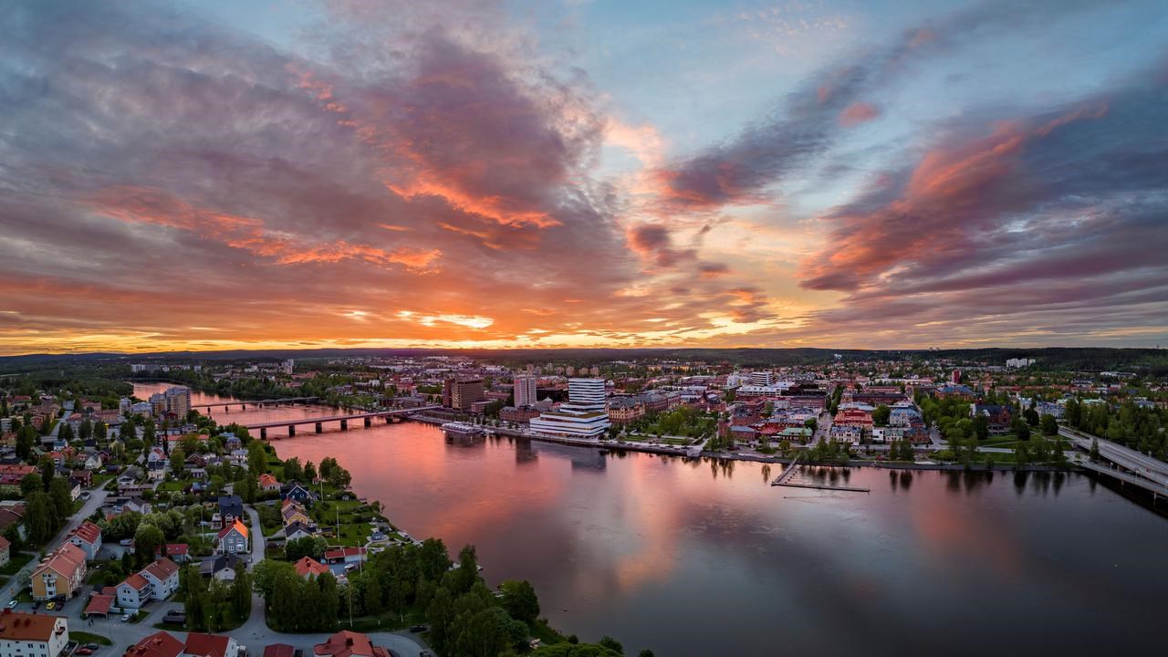 Panoramavy över Umeå stad och älven.