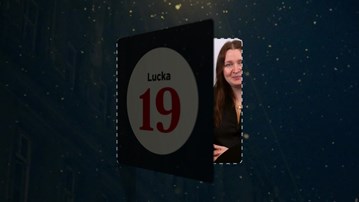 Film: Lucka 19: Snön lyser vit på taken, endast tomten är....