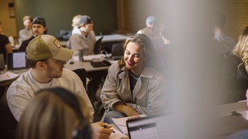 Umeå Universitet,  Studenter pluggar i MIT-huset.