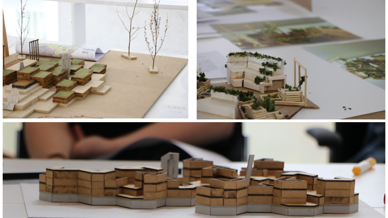 Kollage med tre n&auml;rbilder av arkitekturmodeller i tr&auml; och kartong p&aring; ett arbetsbord. Modellerna visar terrasserade byggnader, gr&ouml;nska och sm&aring; tr&auml;d, omgivna av ritningar och presentationsmaterial. Bilderna visar en p&aring;g&aring;ende design- och modellprocess av studenterna p&aring; arkitekturh&ouml;gskolan.