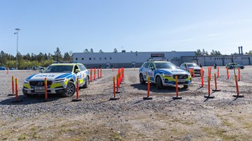 Polisstudenterna övar på lågfarsmanövrering