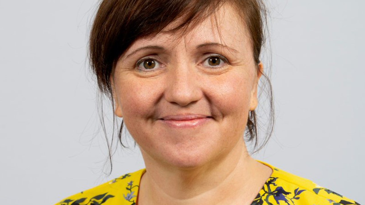Portrait picture of Professor Emma Thomson.
