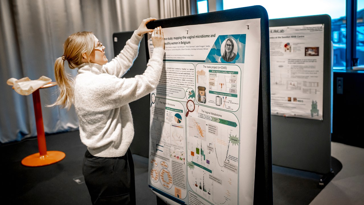 Caroline Dricot, from the University of Antwerp in Belgium, who was awarded the poster prize, is hanging up her poster.