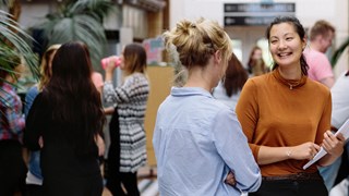 Bild på Studenter i Beteendevetarhuset