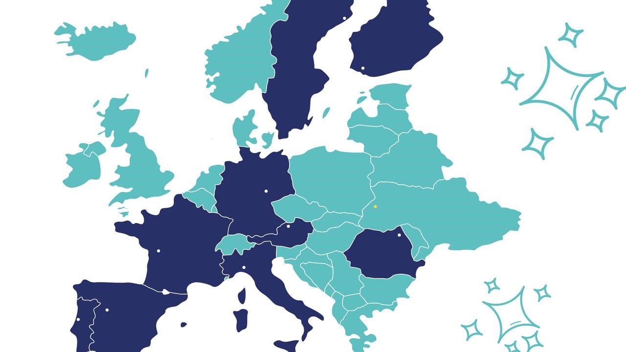 En blåvit karta över Europa med en grupp människor.