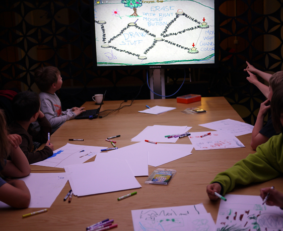 Barn som skapar dataspel i HUMlab