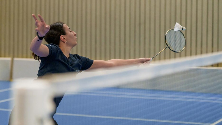 Romina Olyaee och Johan Azelius tränar Badminton inför SM veckan