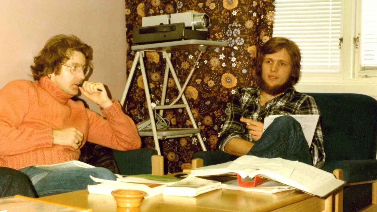 Seminarium 1977 i S&ouml;dra Paviljongen, studenten Kent L&ouml;gdahl och amanuens Leif Johansson (Stening).