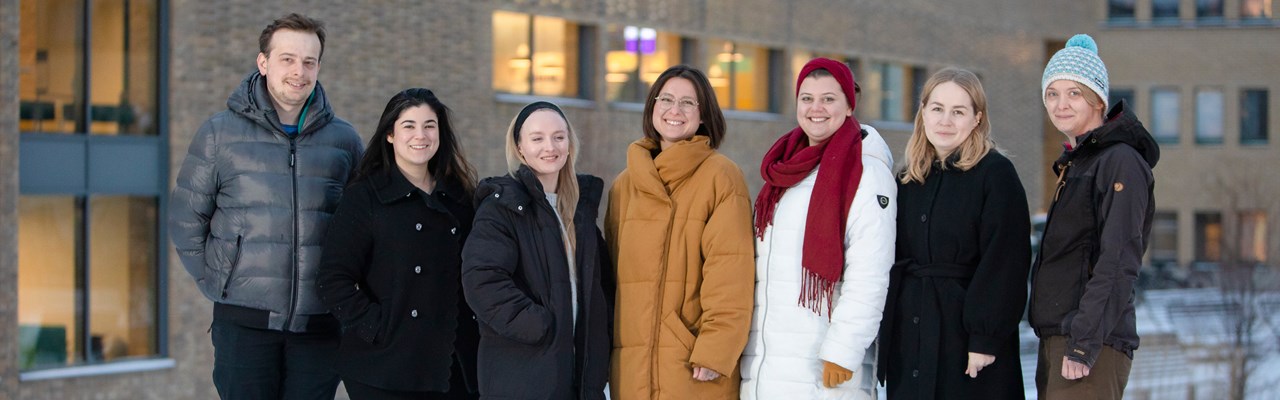 Doktorander vid Arktiska forskarskolan med fokus på hållbar utveckling. Från vänster: Igor Sereda, Camila Urrea, Madelen Johansson, Hilde Weiser, Rebecca Tapper, Mikaela Wikström och Freja Fagerholm.
