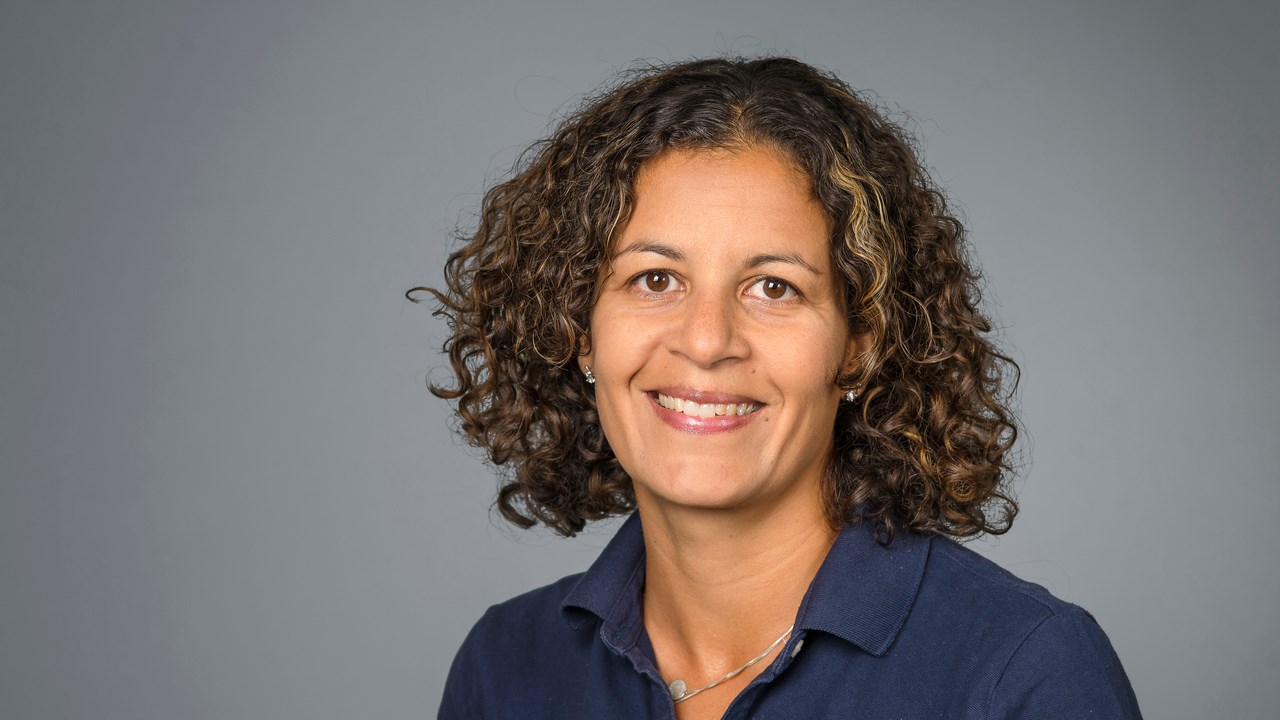 Porträtt på Sara Lyrenäs, Anknuten som universitetsadjunkt vid Juridiska institutionen, Umeå universitet.