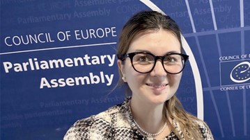 Burcin Genis-Ergün på konferens i Strasbourg