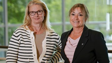 Minister Lotta Edholm och rektor Tora Holmberg