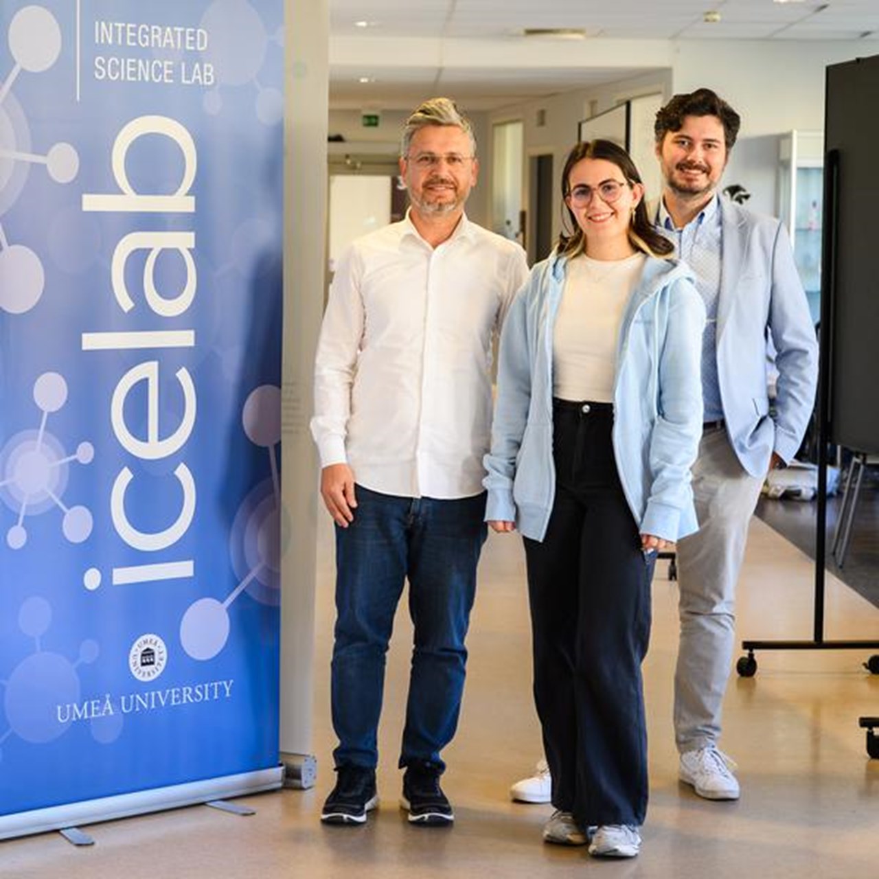 A group of people standing in front of a sign that says icelab.