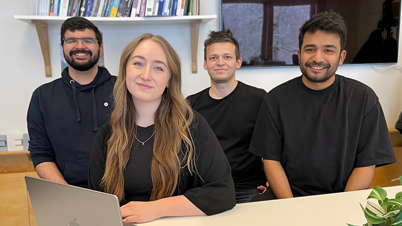 P&aring; bilden syns teammedlemmarna Sahand Salimi, Nina Knauf, Lo&iuml;c Talide och Sabin Bhandari.