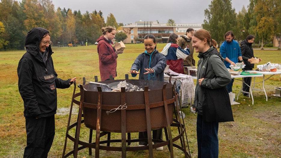 Let´s fire up some food at Campus Meadows.