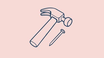 En tecknad hammare och spik på en rosa bakgrund.