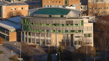 Norrlands universitetssjukhus har Sveriges modernaste helikopterflygplats med vacker utsikt från 50 meters höjd