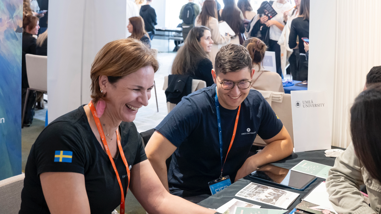 Staff from Umeå recruiting new students