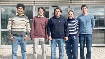 Gruppfoto utomhus: Aftab Nadeem, Abdelbasset Yabrag, Naeem Ullah, Anne Yska, and Michael Philips