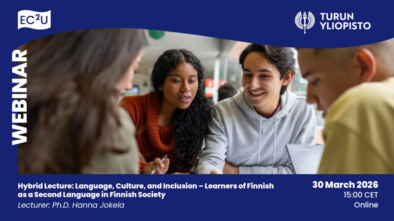 En grupp människor som sitter runt ett bord och pratar.