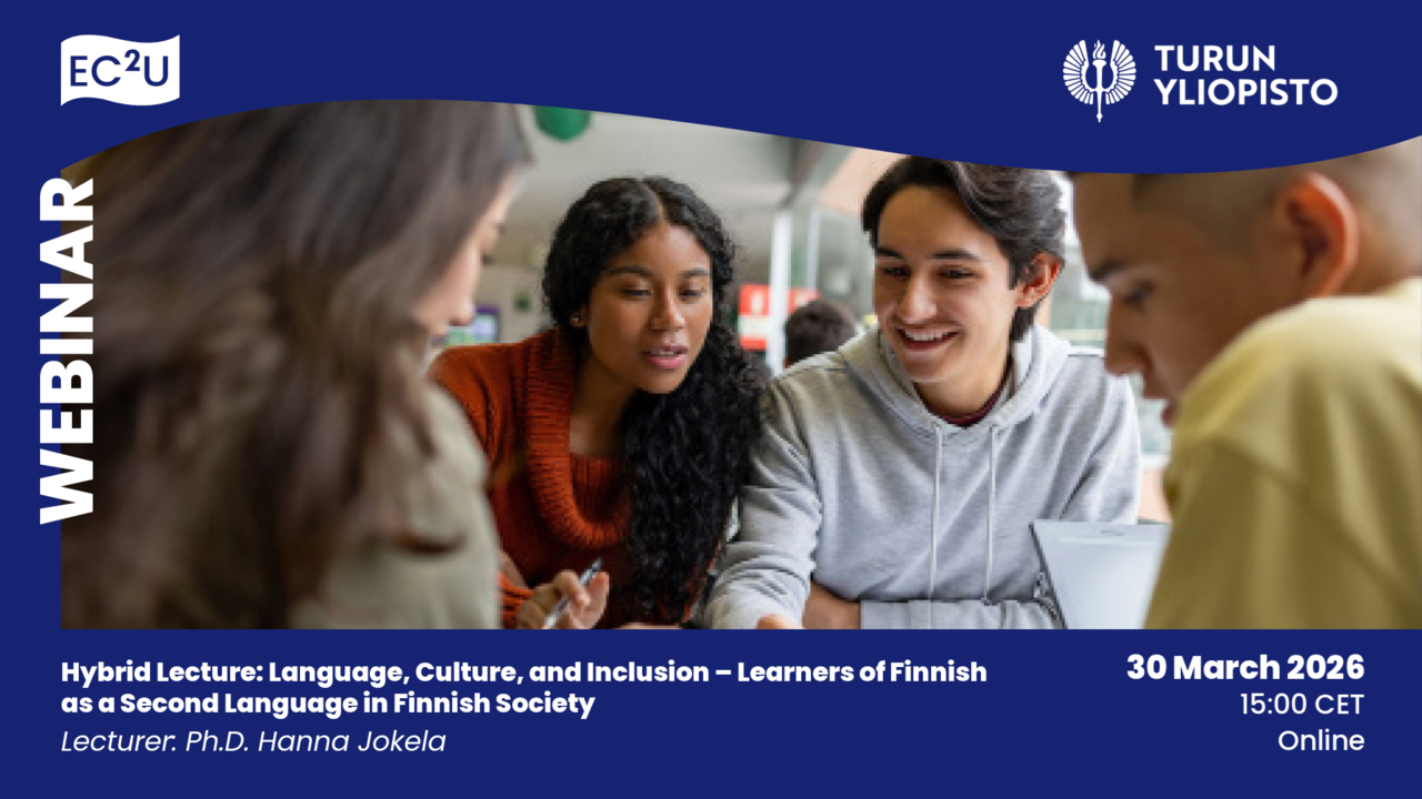 En grupp människor som sitter runt ett bord och pratar.