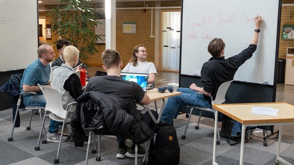 Studenter vid datavetenskap på kursen Programvaruteknik