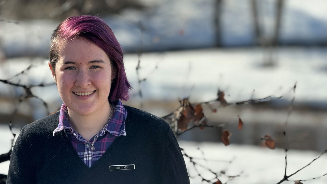 Hannah Devinney vid universitetsdammen
