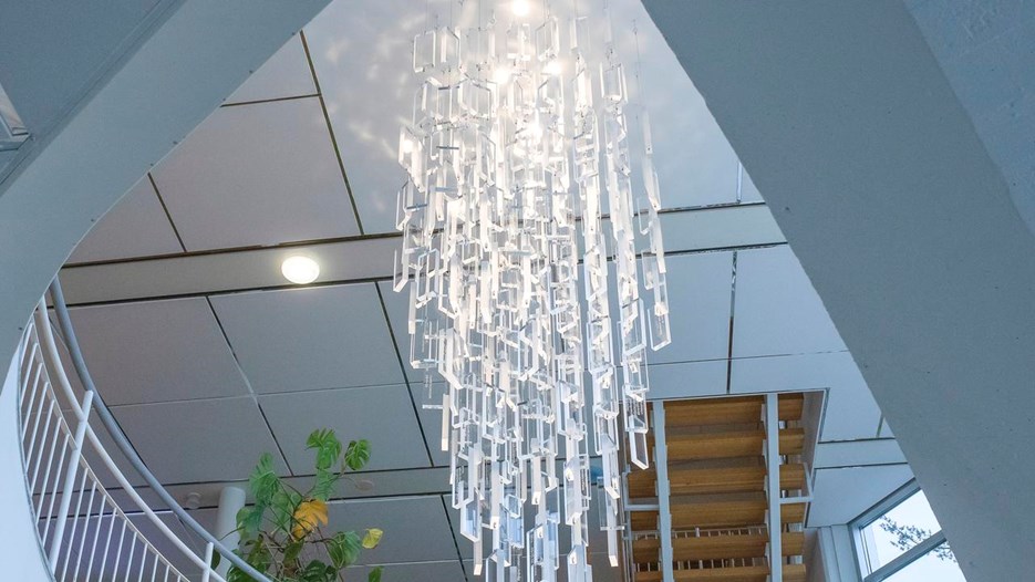 Chandelier in the Aula Nordica staircase.